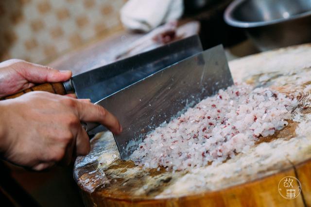 煎炸鲮鱼的做法，炸鳊鱼的做法大全（这个顺德厨师宁愿不做也不换别的食材）