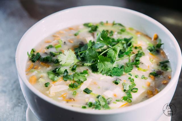 煎炸鲮鱼的做法，炸鳊鱼的做法大全（这个顺德厨师宁愿不做也不换别的食材）