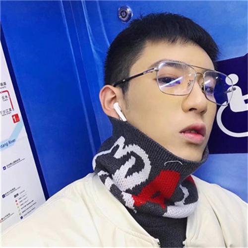 眼镜帅哥头像微信，眼镜帅哥头像（戴眼镜的小哥哥头像）