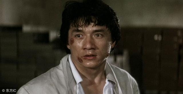 成龙简介??，成龙的个人简介（从陈港生到成龙，他经历了什么）