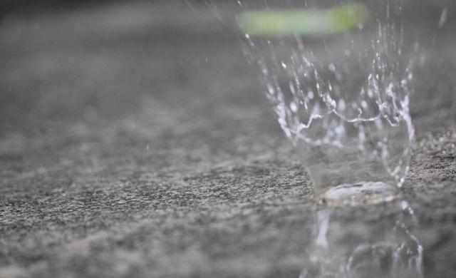 小雨点是怎么形成的，小雨点是怎么形成的简单回答（原来是这样子拍的）