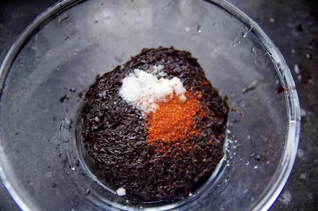 紫菜怎么做成海苔，海苔是怎么做的（就成了孩子最爱吃的零食海苔）