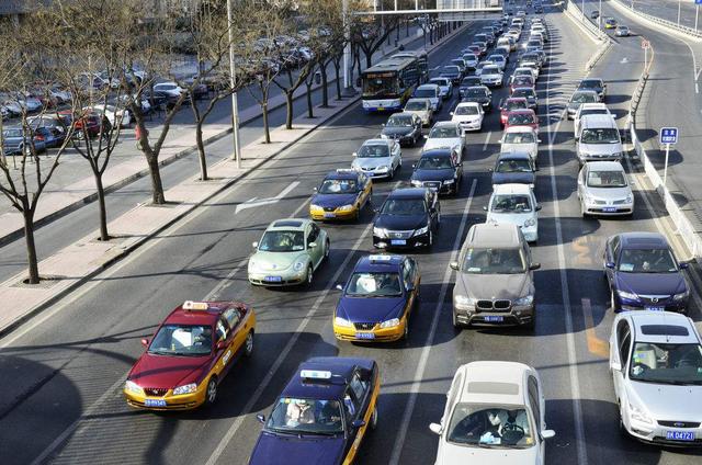 自动驻车怎么使用，自动驻车怎么正确使用（HOLD的正确使用方法）