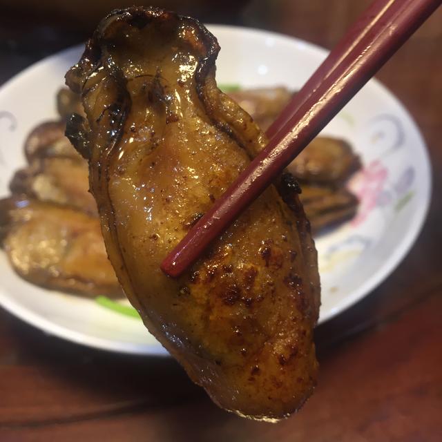 蚝干的功效与作用，生蚝干的功效与作用（生煎后的蚝干又酥又鲜香）