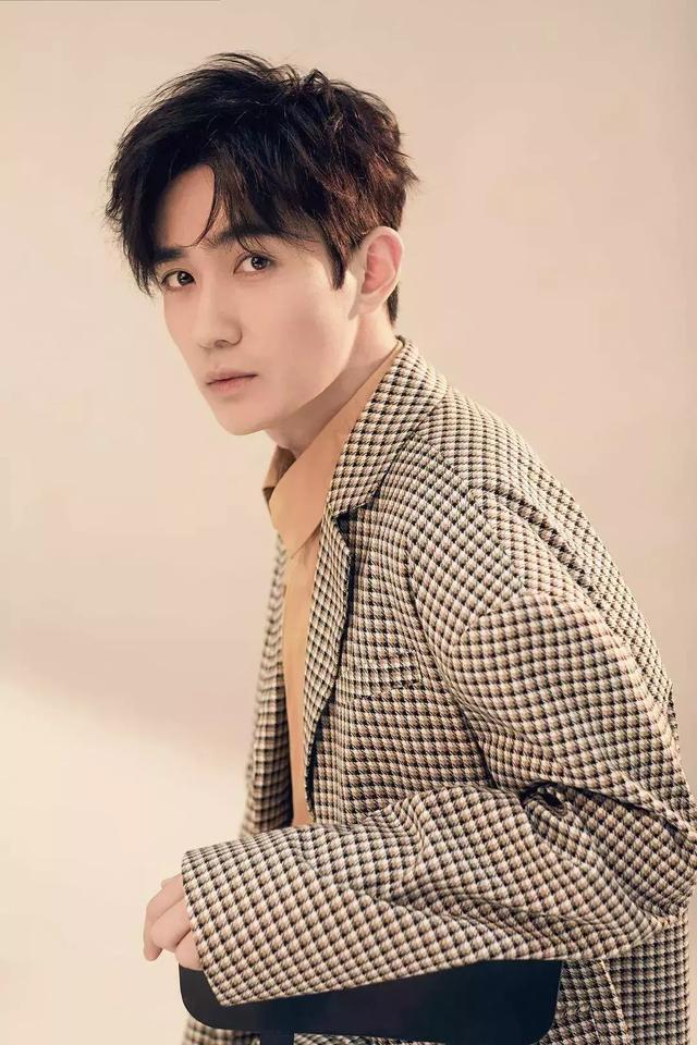 关于镇魂系列的动漫图片大全  居老师的眼神感觉会说话，镇魂图片动漫唯美（北老师和居老师终于红了）