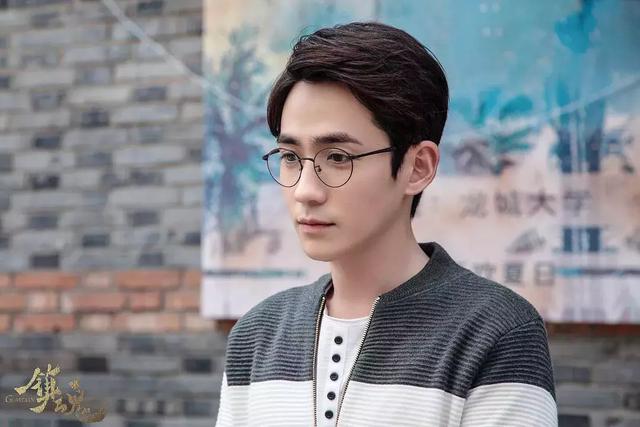 关于镇魂系列的动漫图片大全  居老师的眼神感觉会说话，镇魂图片动漫唯美（北老师和居老师终于红了）