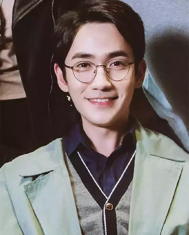 关于镇魂系列的动漫图片大全  居老师的眼神感觉会说话，镇魂图片动漫唯美（北老师和居老师终于红了）