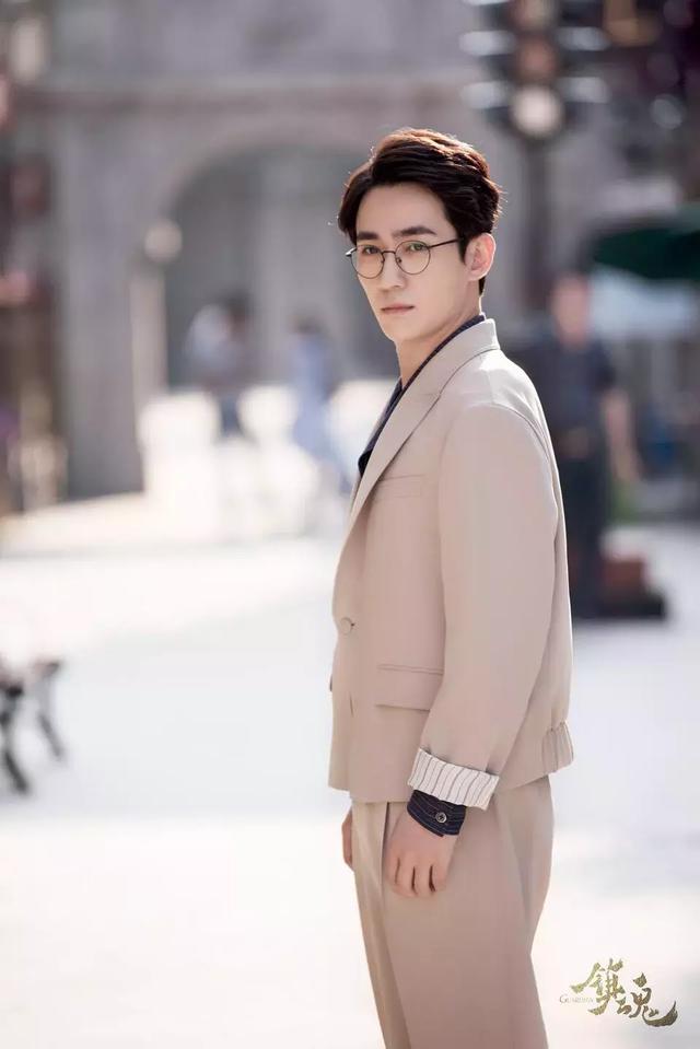 关于镇魂系列的动漫图片大全  居老师的眼神感觉会说话，镇魂图片动漫唯美（北老师和居老师终于红了）