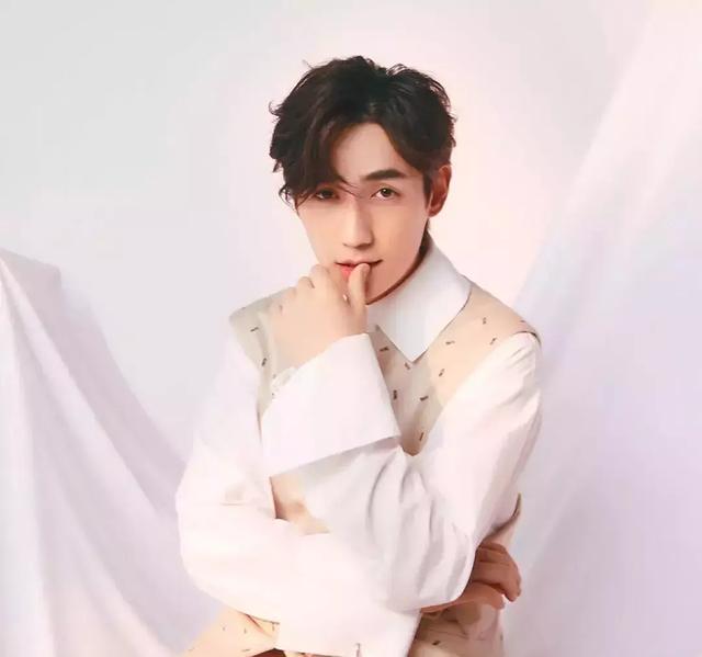 关于镇魂系列的动漫图片大全  居老师的眼神感觉会说话，镇魂图片动漫唯美（北老师和居老师终于红了）