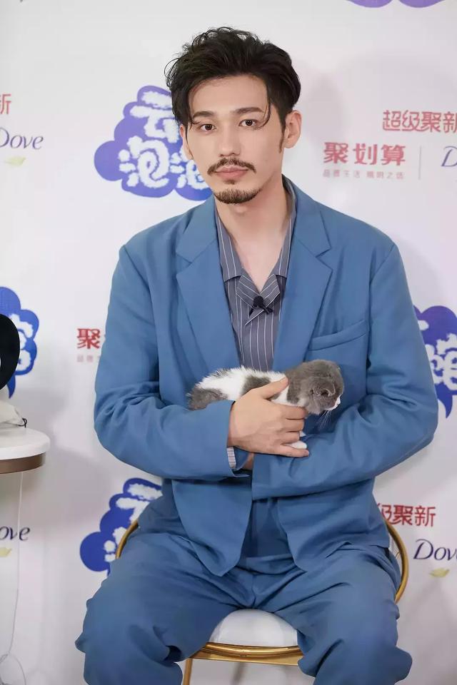 关于镇魂系列的动漫图片大全  居老师的眼神感觉会说话，镇魂图片动漫唯美（北老师和居老师终于红了）