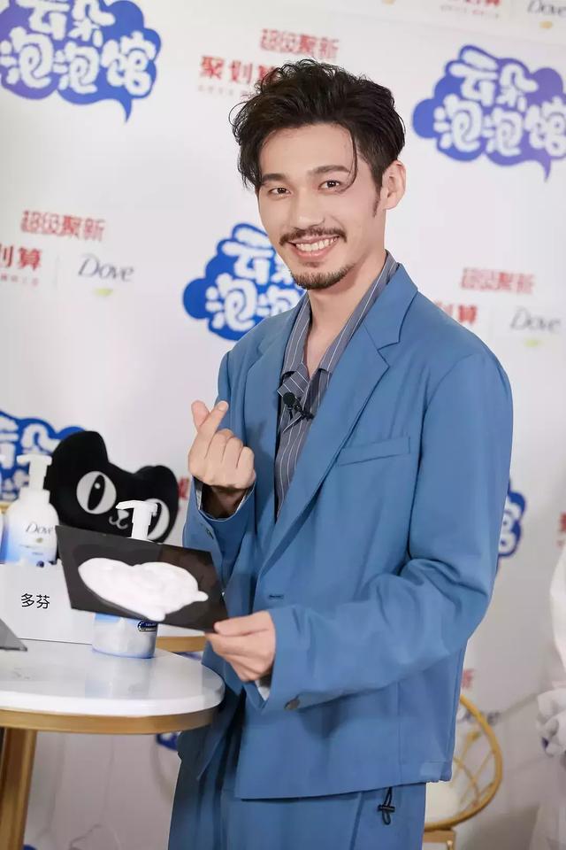 关于镇魂系列的动漫图片大全  居老师的眼神感觉会说话，镇魂图片动漫唯美（北老师和居老师终于红了）