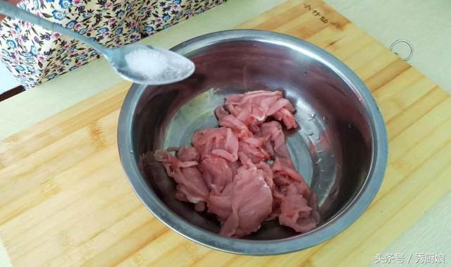 川味水煮肉片主要材料，正宗川味水煮肉片的家常做法