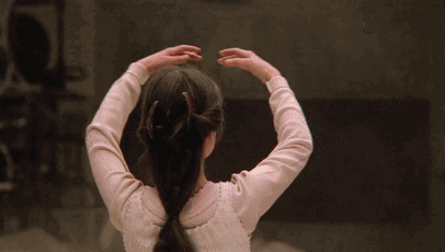 贴墙站立的危害，练习贴墙站立有什么好处（两个月后身体竟会变成这样……）