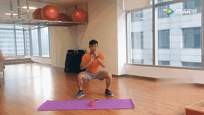 贴墙站立的危害，练习贴墙站立有什么好处（两个月后身体竟会变成这样……）