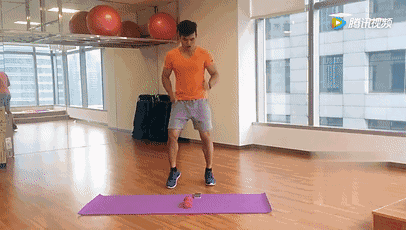 贴墙站立的危害，练习贴墙站立有什么好处（两个月后身体竟会变成这样……）