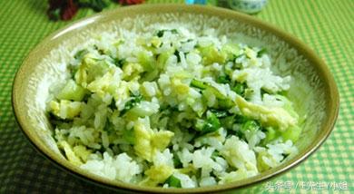 孜然羊肉炒饭茄的做法，孜然羊肉炒饭茄的做法视频（教你20种香喷喷的炒饭做法）