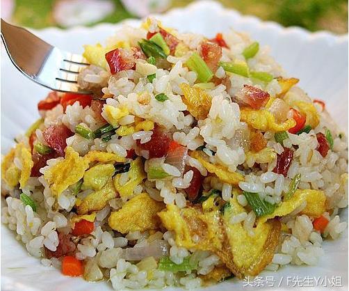 孜然羊肉炒饭茄的做法，孜然羊肉炒饭茄的做法视频（教你20种香喷喷的炒饭做法）