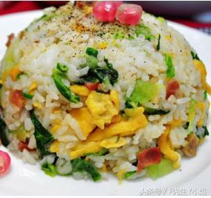 孜然羊肉炒饭茄的做法，孜然羊肉炒饭茄的做法视频（教你20种香喷喷的炒饭做法）