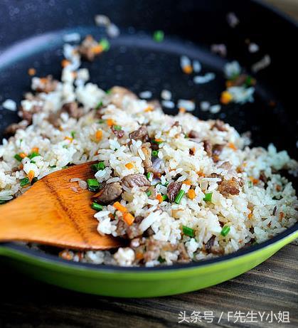 孜然羊肉炒饭茄的做法，孜然羊肉炒饭茄的做法视频（教你20种香喷喷的炒饭做法）