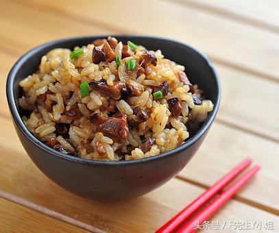 孜然羊肉炒饭茄的做法，孜然羊肉炒饭茄的做法视频（教你20种香喷喷的炒饭做法）