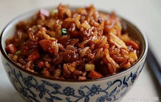 孜然羊肉炒饭茄的做法，孜然羊肉炒饭茄的做法视频（教你20种香喷喷的炒饭做法）