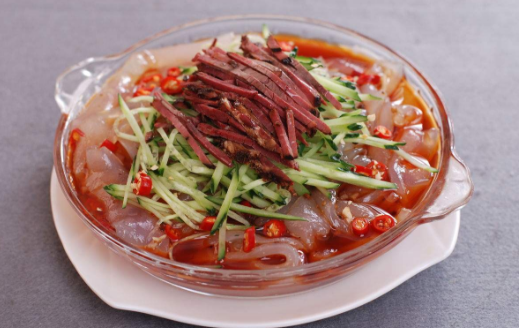 拉皮怎么做好吃，黄瓜拌拉皮的做法怎么做好吃（大叔教你在家做拉皮）