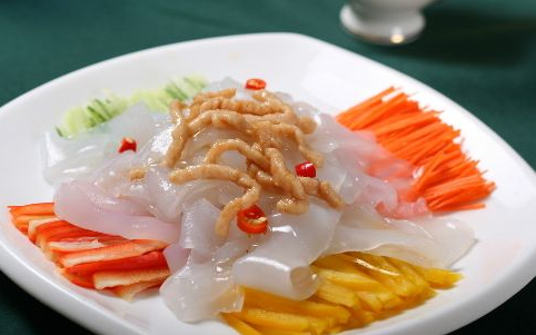 拉皮怎么做好吃，黄瓜拌拉皮的做法怎么做好吃（大叔教你在家做拉皮）