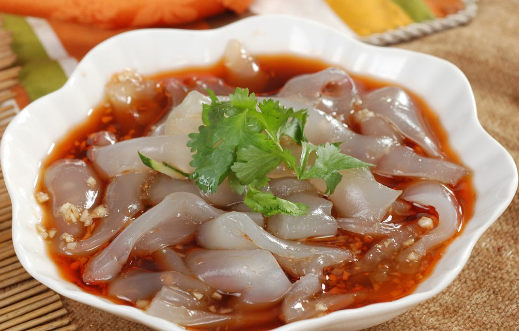 拉皮怎么做好吃，黄瓜拌拉皮的做法怎么做好吃（大叔教你在家做拉皮）