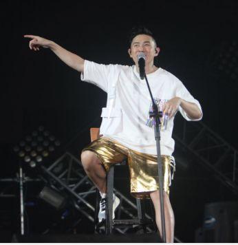 偶像练习生导师（《偶像练习生》六位导师个人粉丝排行）