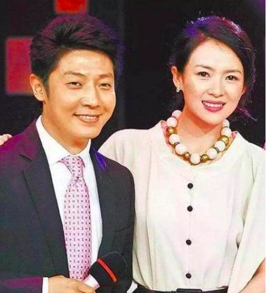 撒贝宁妻子李白，撒贝宁携妻子李白与好友聚餐（撒贝宁和小13岁娇妻李白总穿情侣装）