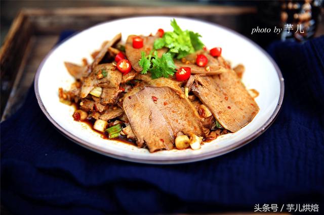 凉拌猪舌头的做法，凉拌猪舌头的做法图解（几步做出香而不腻的凉拌猪舌）