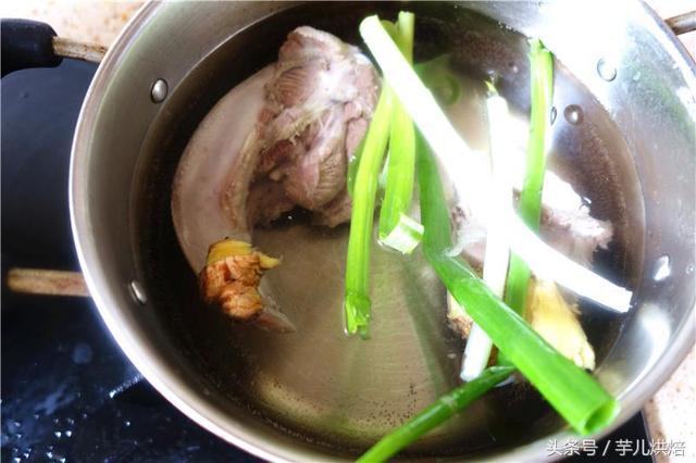 凉拌猪舌头的做法，凉拌猪舌头的做法图解（几步做出香而不腻的凉拌猪舌）