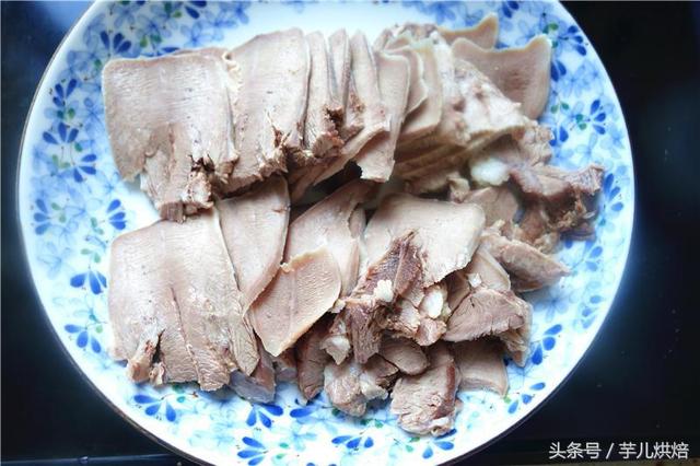 凉拌猪舌头的做法，凉拌猪舌头的做法图解（几步做出香而不腻的凉拌猪舌）