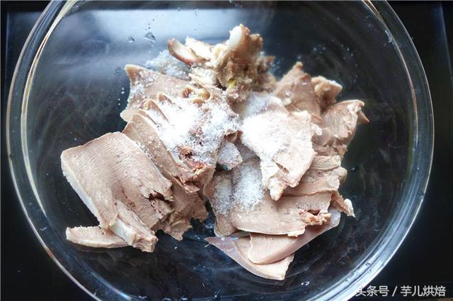 凉拌猪舌头的做法，凉拌猪舌头的做法图解（几步做出香而不腻的凉拌猪舌）