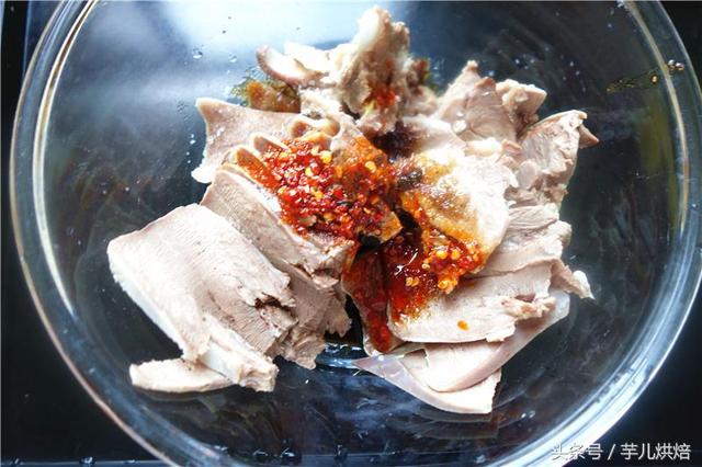 凉拌猪舌头的做法，凉拌猪舌头的做法图解（几步做出香而不腻的凉拌猪舌）