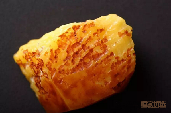 琥珀怎么鉴定真假，怎样鉴定琥珀真假方法（闻不到松香味的琥珀到底是不是假琥珀）