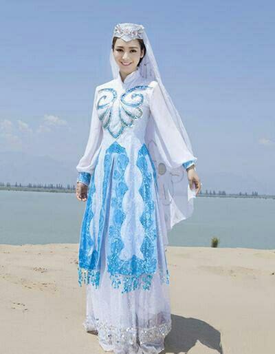 回族的民族服饰,回族的民族服饰有什么特点(最美回族的多种服饰)