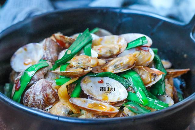 韭菜炒腊肉的家常做法，韭菜炒腊肉的家常做法大全（早春最该吃这食材）