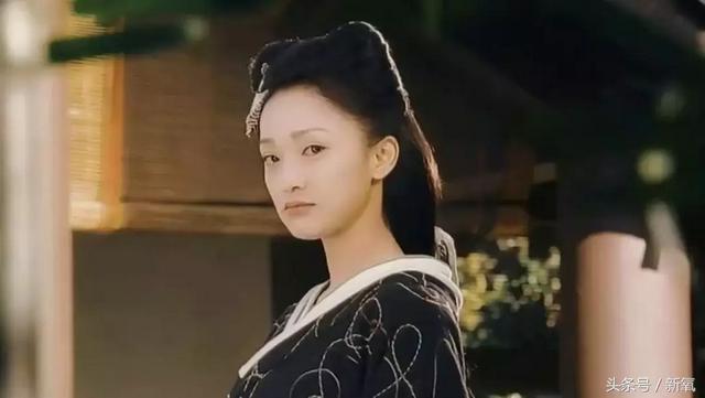 黑莲花是什么意思，黑莲花是什么意思 网络流行语（她是如何凭一张“黑莲花脸”出奇制胜的）