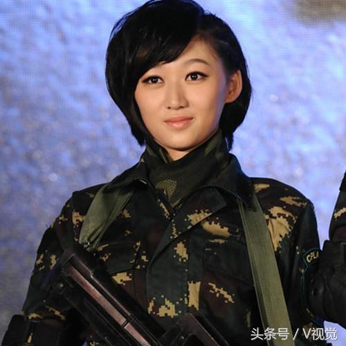 张柏嘉在《麻辣女兵》中饰 林木子.马丽在《麻辣女兵》中饰 米蓝.