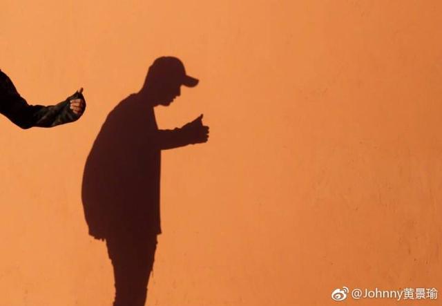 黄景瑜15条微博是表白，黄景瑜被黑仍很火（黄景瑜上线14分钟发图15张）