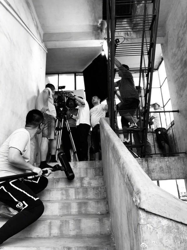 黄景瑜15条微博是表白，黄景瑜被黑仍很火（黄景瑜上线14分钟发图15张）