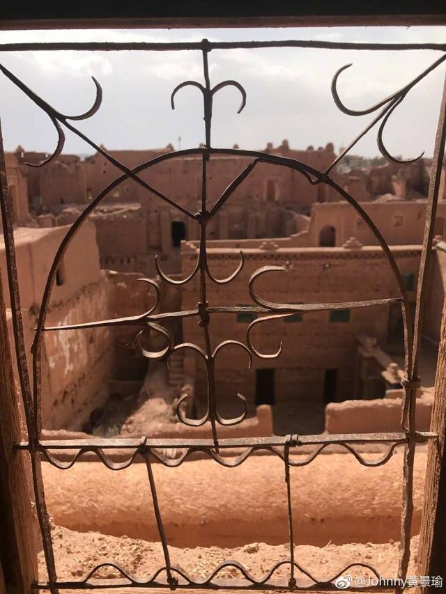 黄景瑜15条微博是表白，黄景瑜被黑仍很火（黄景瑜上线14分钟发图15张）