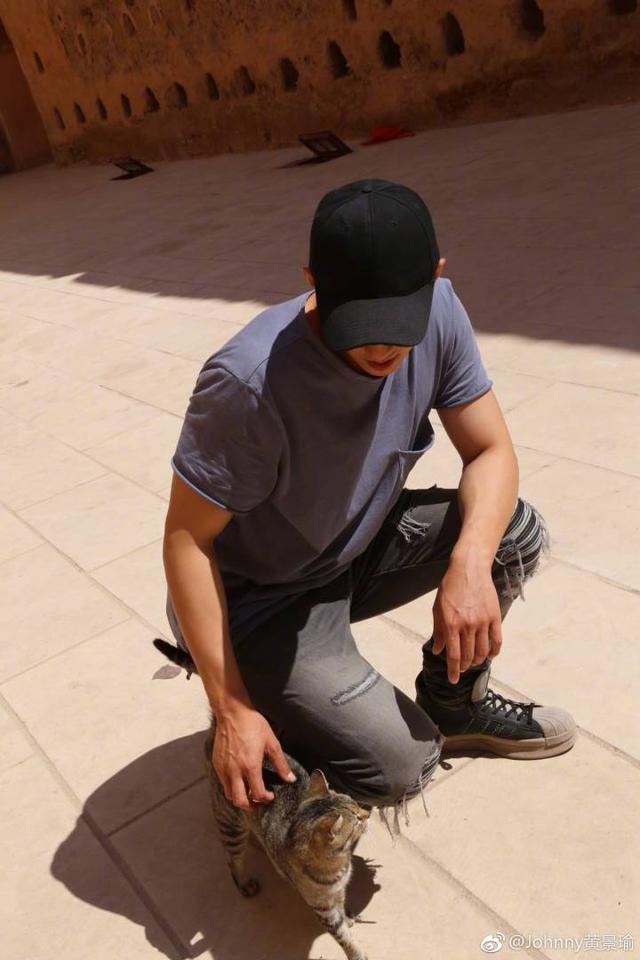 黄景瑜15条微博是表白，黄景瑜被黑仍很火（黄景瑜上线14分钟发图15张）