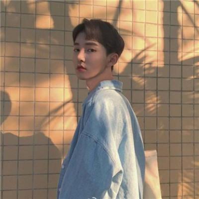 超好看的男生头像，超好看的男生头像动漫（最好看的男生微信头像图片）