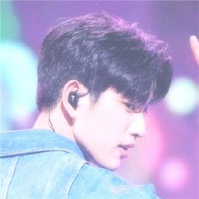 超好看的男生头像，超好看的男生头像动漫（最好看的男生微信头像图片）