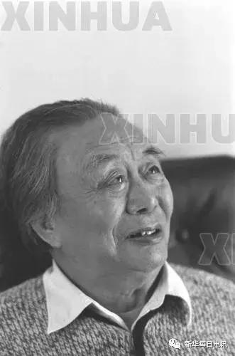 诗人于坚谈艾青：他对这土地爱得深沉，他的诗写在故乡村墙