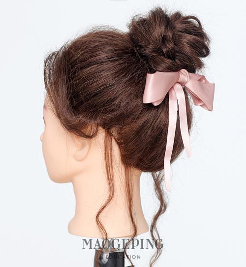 蝴蝶结头发怎么扎，怎么扎蝴蝶结头发（自己扎的丸子头总少点感觉）