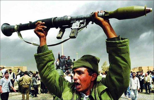 美国为什么打伊拉克，美国到底为何攻打伊拉克（美国打伊拉克真正目究竟是什么）