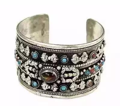 藏银和纯银的区别，925银、素银、泰银、藏银、假银的区别（纯银、藏银、苗银、泰银……不一定真的都是银）